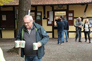 Letzter Ausschank unter Herbstlaub – Kellerabschluss am 08. Oktober