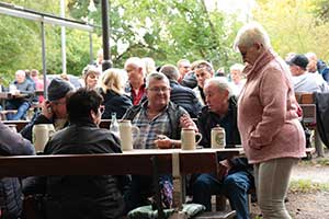 Letzter Ausschank unter Herbstlaub – Kellerabschluss am 08. Oktober