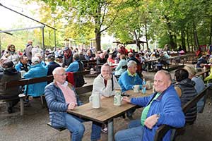 Letzter Ausschank unter Herbstlaub – Kellerabschluss am 08. Oktober