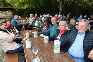 Letzter Ausschank unter Herbstlaub – Kellerabschluss am 08. Oktober