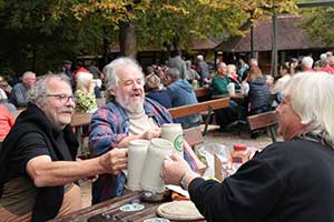 Letzter Ausschank unter Herbstlaub – Kellerabschluss am 08. Oktober