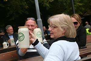Letzter Ausschank unter Herbstlaub – Kellerabschluss am 08. Oktober