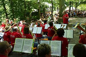 Fanfaren, Flöten, Frohsinn – Kellerkonzert des Spielmannszuges